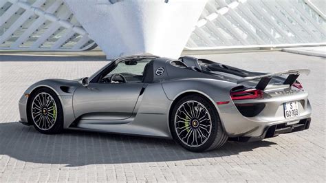Atlanta. The 918 Spyder embodies the essence of the Porsche idea: it combines pedigree motor racing technology with excellent everyday utility, and maximum performance with minimum consumption. The task faced …